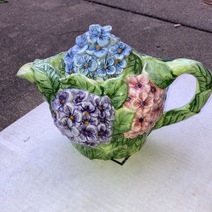 Vintage TeaFor2 Floral Tea Pot with 3-D blossoms and leaves